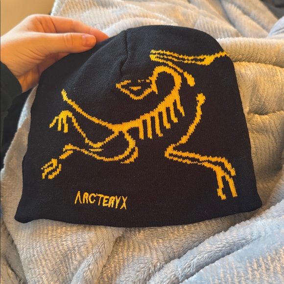 Arc'teryx Other - Arc'teryx Black Beanie with Yellow Design